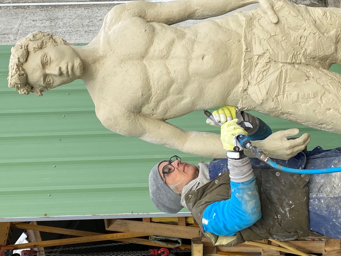 Mara Dominioni à la ciselure